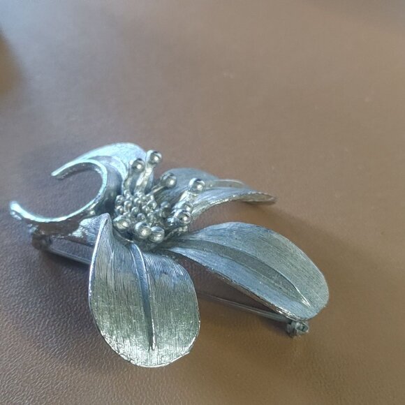 Vintage Emmons Silver Tone Floral Brooch Pin Mid Century Stamped - Picture 5 of 8